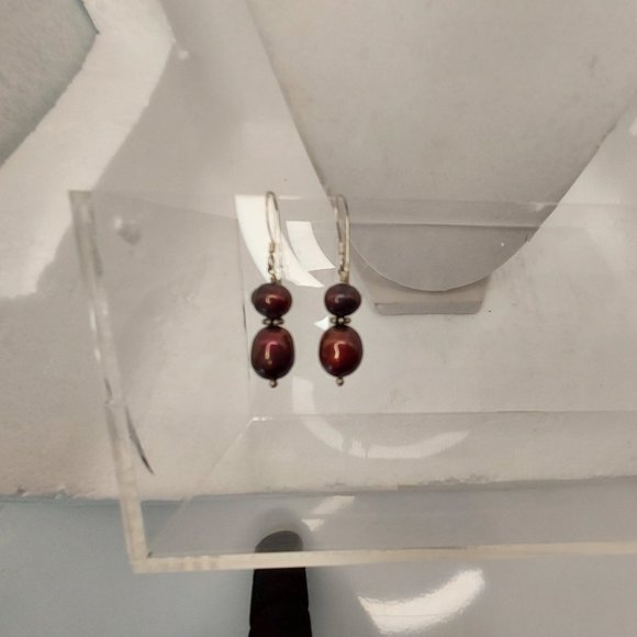 Dyed Tahitian peal earring in Burgundy - Picture 2 of 3